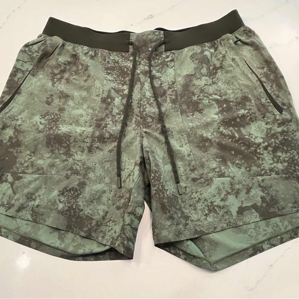 Lululemon Men's Green Camouflage License To Train Shorts Size XXL